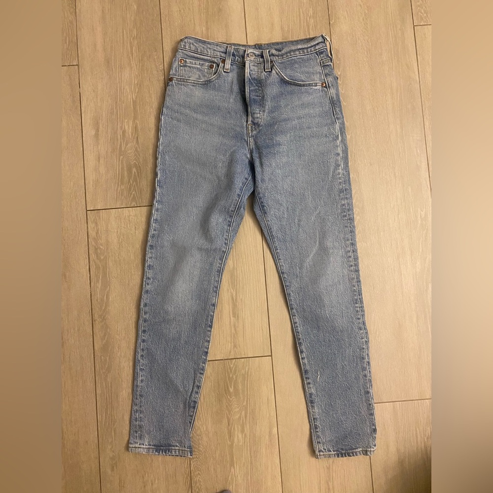 Levi’s women’s 501 Skinny Jeans light wash